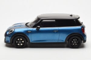 Mini Cooper S F56 Island Moder Otto 1:18 OT982 Smola – slika 3 od 6