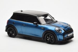 Mini Cooper S F56 Island Moder Otto 1:18 OT982 Smola – slika 4 od 6