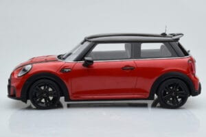 Mini Cooper S JCW F56 Rdeč Otto 1:18 OT984 Smola – slika 3 od 6