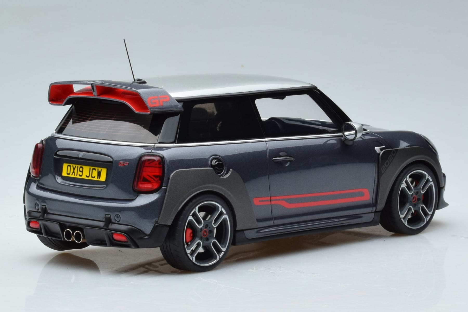 Mini John Cooper Works GP F56 Siv Otto 1:18 OT407 Smola – slika 2 od 6