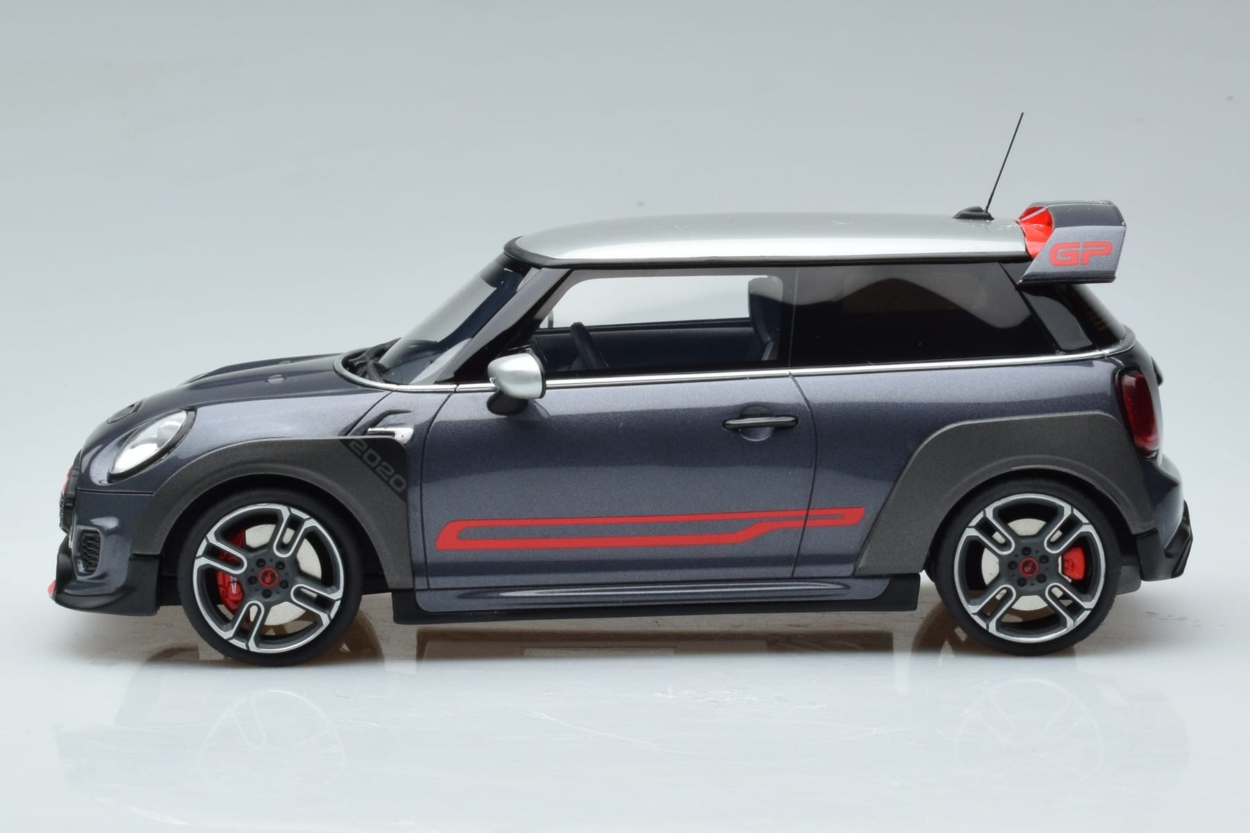 Mini John Cooper Works GP F56 Siv Otto 1:18 OT407 Smola – slika 3 od 6