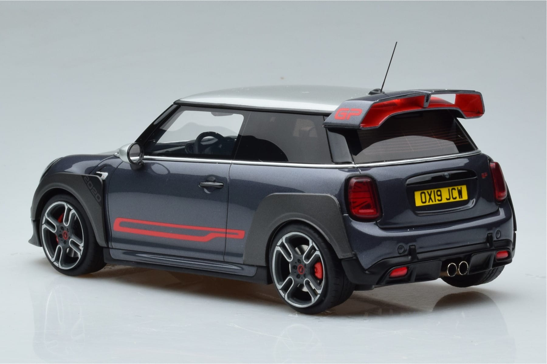Mini John Cooper Works GP F56 Siv Otto 1:18 OT407 Smola – slika 5 od 6