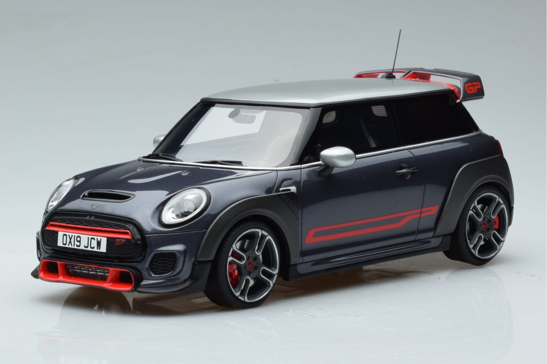 Mini John Cooper Works GP F56 Siv Otto 1:18 OT407 Smola