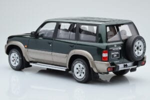 Nissan Patrol GR Y61 Zelen Otto 1:18 OT433 Smola – slika 4 od 5