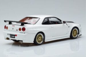 Nissan Skyline GT-R R34 Nismo Z-Tune Bel MotorHelix 1:18 M83407 Kovina – slika 3 od 11