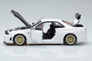 Nissan Skyline GT-R R34 Nismo Z-Tune Bel MotorHelix 1:18 M83407 Kovina – slika 4 od 11