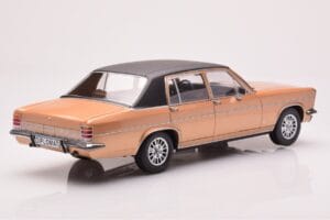 Opel Diplomat B Bež Metalik MCG 1:18 MCG18335 Kovina – slika 2 od 6