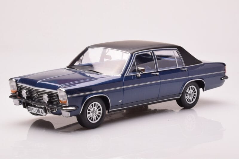 Opel Diplomat B Temno Modra Metalik MCG 1:18