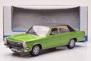Opel Diplomat B Zelena Metalik MCG 1:18 MCG18337 Kovina – slika 6 od 6