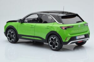 Opel Mokka-e GS Line Matcha Zelen Otto 1:18 OT435 Smola – slika 4 od 5
