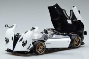 Pagani Zonda HP Barchetta Carbon Fiber Bela LCD 1:18 LCD18009-WH Kovina – slika 2 od 9