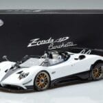 Pagani Zonda HP Barchetta Carbon Fiber Bela LCD 1:18 LCD18009 WH Kovina - image 9 of 9
