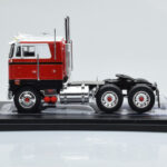 Peterbilt 352 Pacemaker Rdeč Bel IXO 1:43 - image 2 of 4