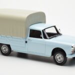 Peugeot 404 Pickup Bache Pastelno Modra Otto 1:18 - image 4 of 6