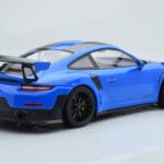Porsche 911 GT2 RS 991.2 Weissach Package Moder Črna Magnezijeva Platišča Minichamps 1:18 - image 2 of 6