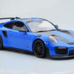 Porsche 911 GT2 RS 991.2 Weissach Package Moder Črna Magnezijeva Platišča Minichamps 1:18 - image 4 of 6
