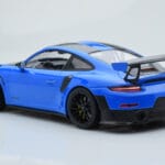 Porsche 911 GT2 RS 991.2 Weissach Package Moder Črna Magnezijeva Platišča Minichamps 1:18 - image 5 of 6