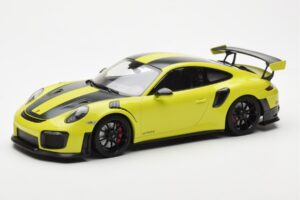 Porsche 911 991.2 GT2 RS Svetlo Zelena S Črnimi Magnezijevimi Platišči Minichamps 1:18