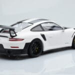 Porsche 911 GT2 RS 991.2 Weissach Package Bel Črna Magnezijeva Platišča Minichamps 1:18 - image 2 of 6