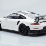 Porsche 911 GT2 RS 991.2 Weissach Package Bel Črna Magnezijeva Platišča Minichamps 1:18 - image 5 of 6