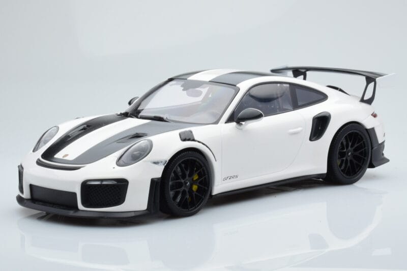Porsche 911 GT2 RS 991.2 Weissach Package Bel Črna Magnezijeva Platišča Minichamps 1:18