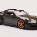 Porsche 911 992 Targa 4S Olivno Zelena GT Spirit 1:18 - image 4 of 6
