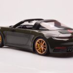 Porsche 911 992 Targa 4S Olivno Zelena GT Spirit 1:18 - image 5 of 6