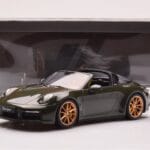 Porsche 911 992 Targa 4S Olivno Zelena GT Spirit 1:18 - image 6 of 6