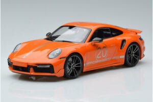 Porsche 911 992 Turbo S China 20th Anniversary Oranžna Minichamps 1:18