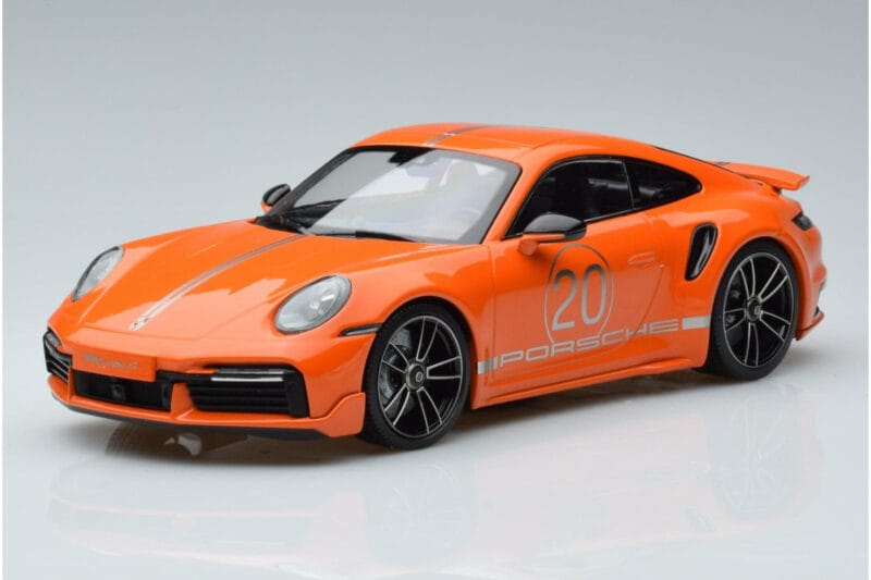 Porsche 911 992 Turbo S China 20th Anniversary Oranžna Minichamps 1:18