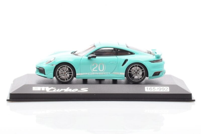 Porsche 911 992 Turbo S Mint Zelena Minichamps 1:43