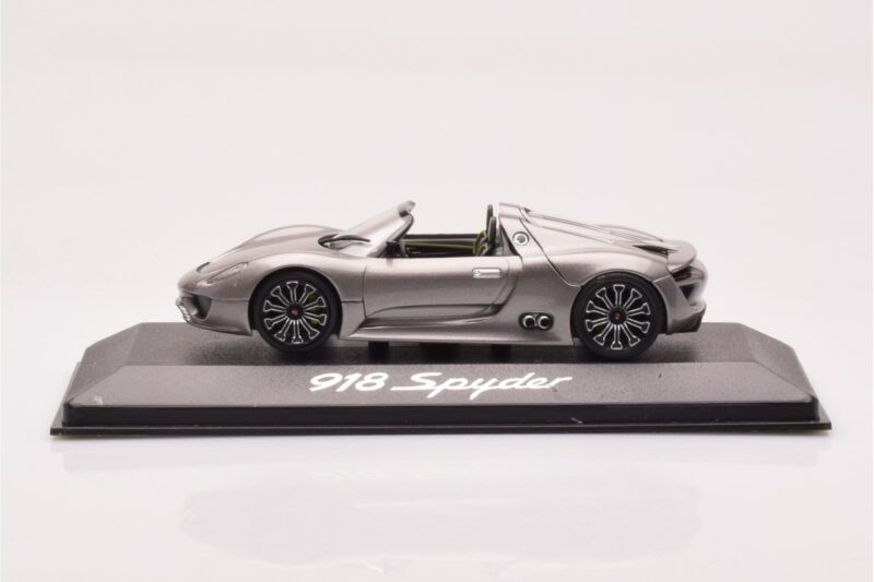 Porsche 918 Spyder Siva Metalik Minichamps 1:43