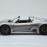 Porsche 918 Spyder Prototip Siva Metalik Minichamps 1:18 - image 4 of 7