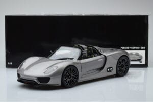 Porsche 918 Spyder Prototip Siva Metalik Minichamps 1:18 110060030 Kovina – slika 7 od 7