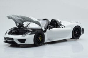 Porsche 918 Spyder Weissach Package Bel S Črnimi Platišči Minichamps 1:18 113062443 Kovina – slika 2 od 9