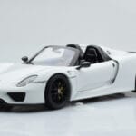 Porsche 918 Spyder Weissach Package Bel S Črnimi Platišči Minichamps 1:18