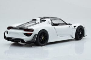 Porsche 918 Spyder Weissach Package Bel S Črnimi Platišči Minichamps 1:18 113062443 Kovina – slika 3 od 9