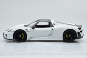 Porsche 918 Spyder Weissach Package Bel S Črnimi Platišči Minichamps 1:18 113062443 Kovina – slika 5 od 9