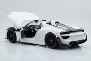 Porsche 918 Spyder Weissach Package Bel S Črnimi Platišči Minichamps 1:18 113062443 Kovina – slika 6 od 9