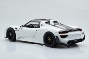 Porsche 918 Spyder Weissach Package Bel S Črnimi Platišči Minichamps 1:18 113062443 Kovina – slika 8 od 9