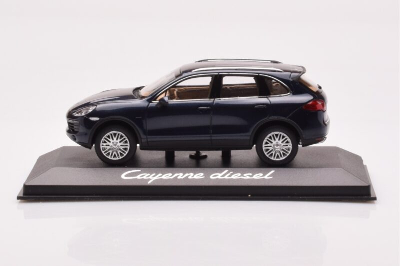 Porsche Cayenne 9PA Diesel Temno Modra Minichamps 1:43