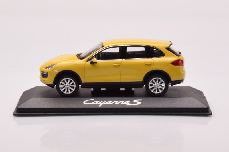 Porsche Cayenne 92A Peščeno Rumena Minichamps 1:43