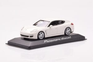 Porsche Panamera 970 Diesel Carrara Bela Minichamps 1:43 WAP0200090C Kovina – slika 2 od 4