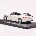 Porsche Panamera 970 Diesel Carrara Bela Minichamps 1:43 - image 3 of 4