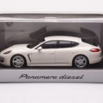 Porsche Panamera 970 Diesel Carrara Bela Minichamps 1:43 - image 4 of 4