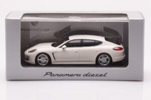 Porsche Panamera 970 Diesel Carrara Bela Minichamps 1:43 WAP0200090C Kovina – slika 4 od 4