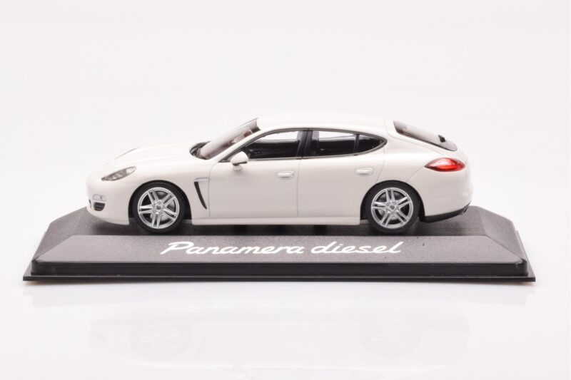 Porsche Panamera 970 Diesel Carrara Bela Minichamps 1:43