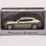 Porsche Panamera 970 S Hybrid Critall Zelena Minichamps 1:43 - image 4 of 4