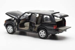 Range Rover P38 4.6 HSE Črna Metalik AUTOart 1:18 70017 Kovina – slika 8 od 9