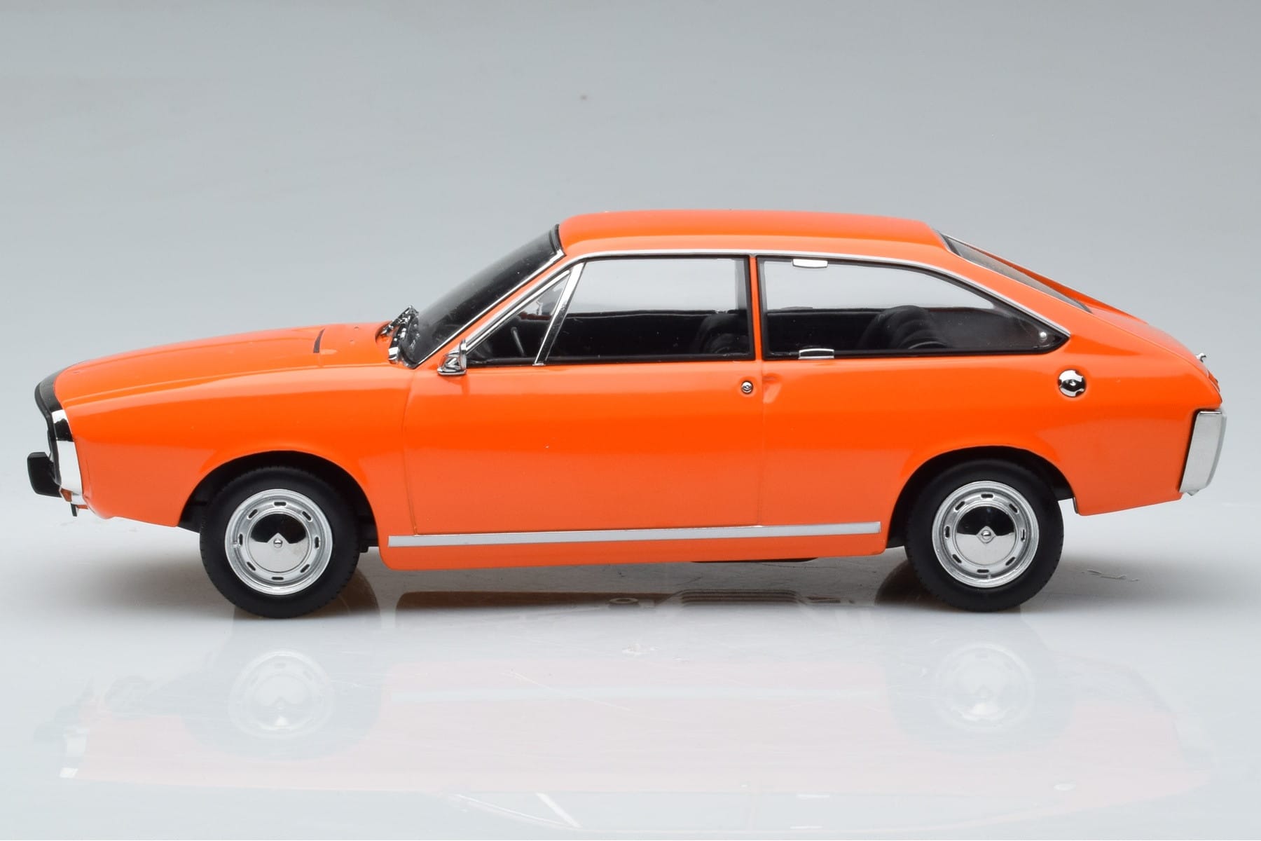Renault 15 TL Oranžen Norev 1:18 185350 Kovina – slika 3 od 6
